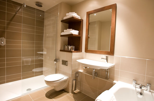 A bathroom in a Kingsclub room at the Kingsmills Hotel in Inverness