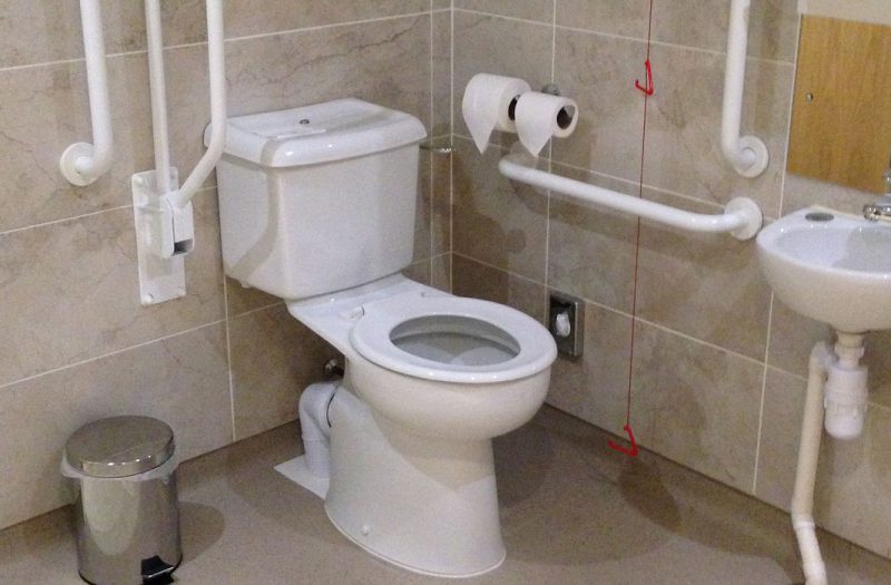 An accessible bathroom at Kingsmills Hotel