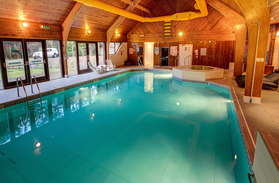 Heated swimming pool in luxurious Kingsclub