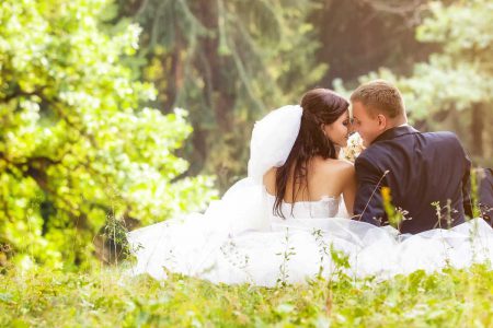 A happy couple on theri wedding day outside