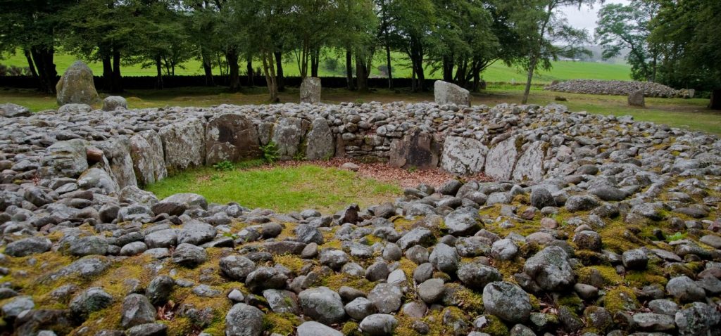 A stunning image of the chambered cairn at Balnuran of Clava