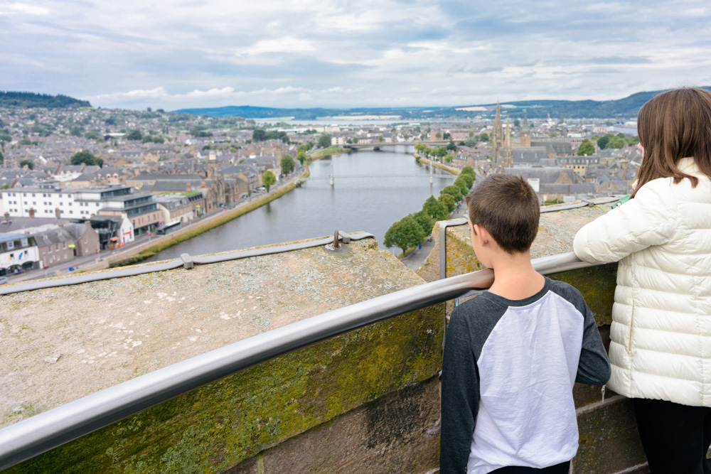 Two children looking out at the view from Inverness Castle Viewpoint