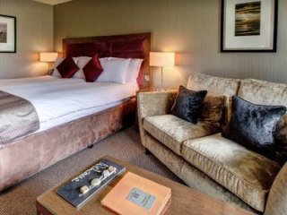 Retreat Room - inwards with welcome plate