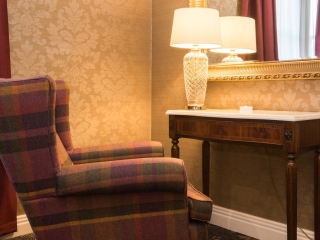 1533640611ClassicChair 1533640611ClassicChair