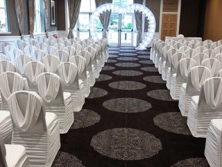 K1-love-arch-ceremony