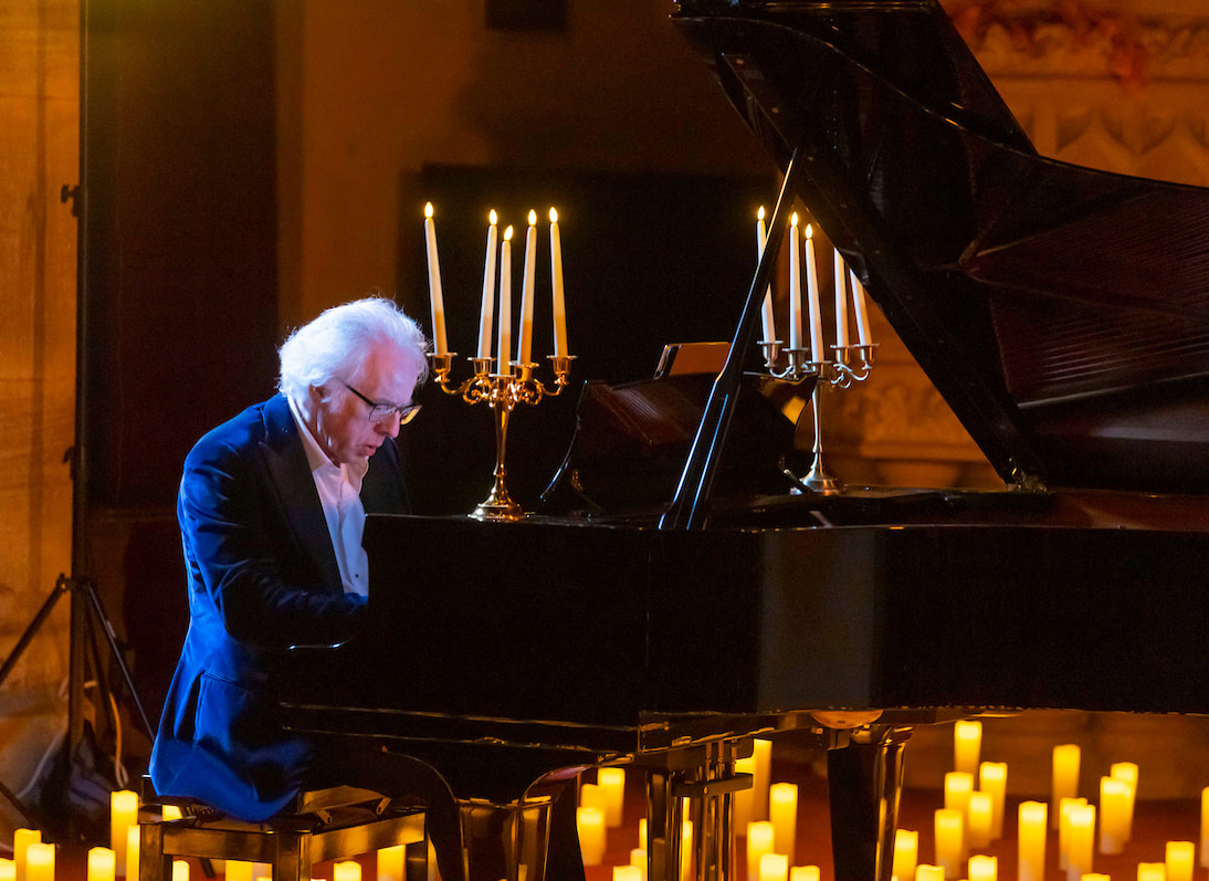 Frank McNamara plays a Candlelight Concert in Inverness