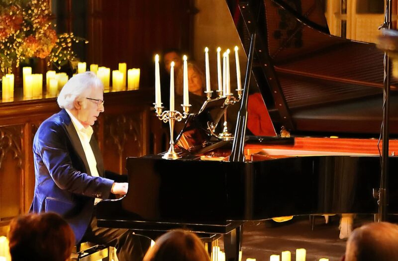 Frank McNamara plays a Candlelight Concert at the Kingsmills hotel